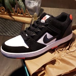 Nike sb air force 2 bred